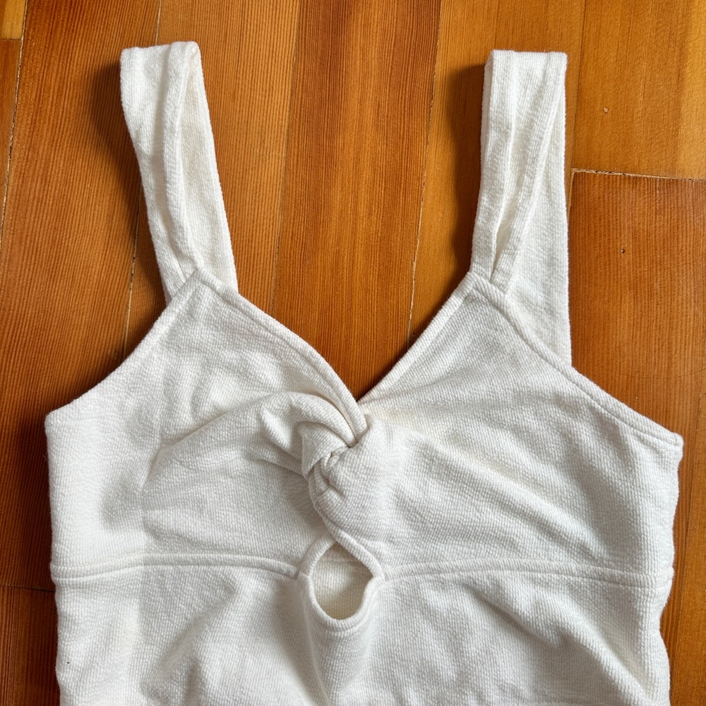 Madewell: Cutout Knot-Front Crop Tank Top - Picture 6 of 9